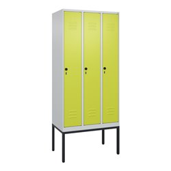 C+P Spind Classic PLUS, Gestell, 3 Abteile, 2120x900x500mm, 7035/0024 Verschluss Sicherheits-Drehriegel 4 Garderobenhaken Trennw
