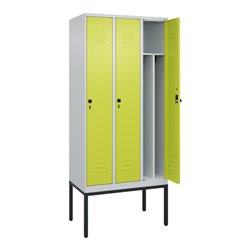 C+P Spind Classic PLUS, Gestell, 3 Abteile, 2120x900x500mm, 7035/0024 Verschluss Sicherheits-Drehriegel 4 Garderobenhaken Trennw