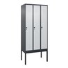 C+P Spind Classic PLUS, Gestell, 3 Abteile, 2120x900x500mm, 7016/7035 Verschluss Sicherheits-Drehriegel 4 Garderobenhaken Trennw