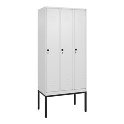 C+P Spind Classic PLUS, Gestell, 3 Abteile, 2120x900x500mm, 9016/9016 Verschluss Sicherheits-Drehriegel 4 Garderobenhaken Trennw