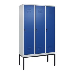 C+P Spind Classic PLUS, Gestell, 3 Abteile, 2120x1200x500mm, 7035/5010 Verschluss Sicherheits-Drehriegel 4 Garderobenhaken Trenn