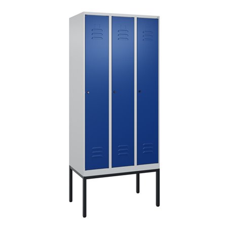C+P Spind Classic PLUS, Gestell, 3 Abteile, 2120x900x500mm, 7035/5010 Verschluss Zylinderschloss 4 Garderobenhaken Trennwand mit