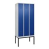 C+P Spind Classic PLUS, Gestell, 3 Abteile, 2120x900x500mm, 7035/5010 Verschluss Zylinderschloss 4 Garderobenhaken Trennwand mit