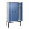 C+P Spind Classic PLUS, Gestell, 4 Abteile, 2120x1200x500mm, 7035/5023 Verschluss Sicherheits-Drehriegel 4 Garderobenhaken Trenn