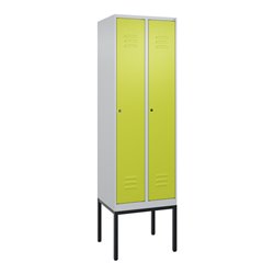 C+P Spind Classic PLUS, Gestell, 2 Abteile, 2120x600x500mm, 7035/0024 Verschluss Zylinderschloss 4 Garderobenhaken Trennwand mit