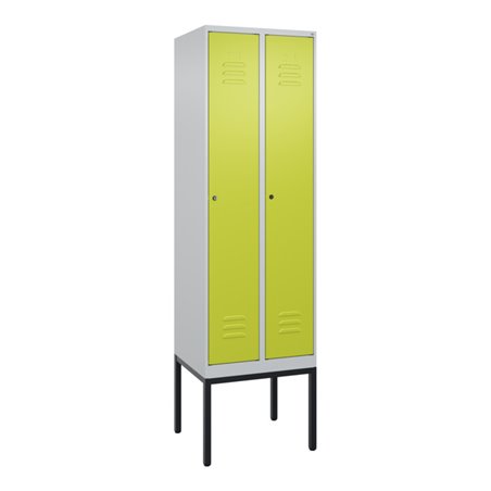 C+P Spind Classic PLUS, Gestell, 2 Abteile, 2120x600x500mm, 7035/0024 Verschluss Zylinderschloss 4 Garderobenhaken Trennwand mit