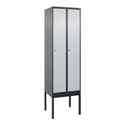 C+P Spind Classic PLUS, Gestell, 2 Abteile, 2120x600x500mm, 7016/7035 Verschluss Zylinderschloss 4 Garderobenhaken Trennwand mit
