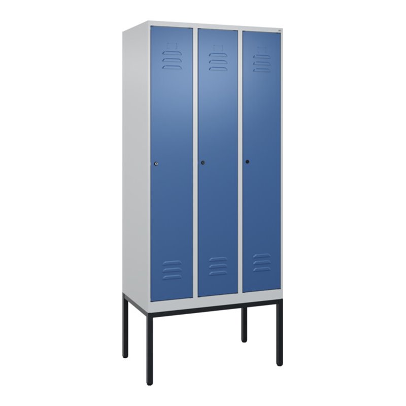 C+P Spind Classic PLUS, Gestell, 3 Abteile, 2120x900x500mm, 7035/5023 Verschluss Zylinderschloss 4 Garderobenhaken Trennwand mit