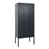 C+P Spind Classic PLUS, Gestell, 3 Abteile, 2120x900x500mm, 7016/7016 Verschluss Zylinderschloss 4 Garderobenhaken Trennwand mit