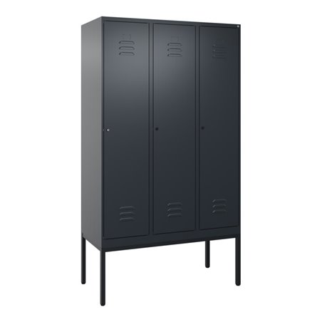 C+P Spind Classic PLUS, Gestell, 3 Abteile, 2120x1200x500mm, 7016/7016 Verschluss Zylinderschloss 4 Garderobenhaken Trennwand mi