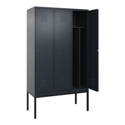 C+P Spind Classic PLUS, Gestell, 3 Abteile, 2120x1200x500mm, 7016/7016 Verschluss Zylinderschloss 4 Garderobenhaken Trennwand mi