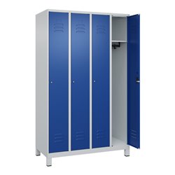 C+P Spind Classic PLUS, Füße, 4 Abteile, 1950x1200x500mm, 7035/5010 Verschluss Zylinderschloss 3 Garderobenhaken