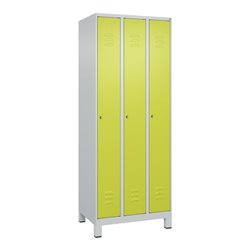 C+P Spind Classic PLUS, Füße, 3 Abteile, 1950x750x500mm, 7035/0024 Verschluss Zylinderschloss 3 Garderobenhaken