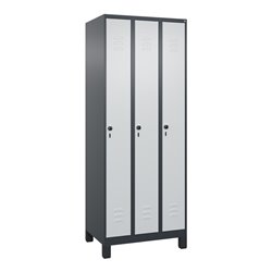 C+P Spind Classic PLUS, Füße, 3 Abteile, 1950x750x500mm, 7016/7035 Verschluss Sicherheits-Drehriegel 3 Garderobenhaken