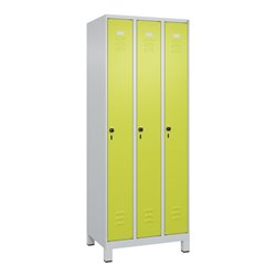 C+P Spind Classic PLUS, Füße, 3 Abteile, 1950x750x500mm, 7035/0024 Verschluss Sicherheits-Drehriegel 3 Garderobenhaken