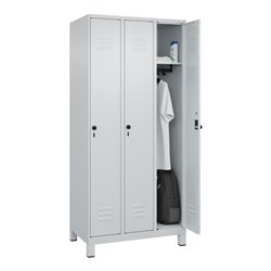 C+P Spind Classic PLUS, Füße, 3 Abteile, 1950x900x500mm, 7035/7035 Verschluss Sicherheits-Drehriegel 3 Garderobenhaken