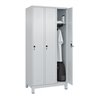 C+P Spind Classic PLUS, Füße, 3 Abteile, 1950x900x500mm, 7035/7035 Verschluss Sicherheits-Drehriegel 3 Garderobenhaken