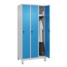 C+P Spind Classic PLUS, Füße, 3 Abteile, 1950x900x500mm, 7035/5012 Verschluss Sicherheits-Drehriegel 3 Garderobenhaken