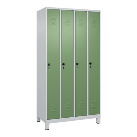 C+P Spind Classic PLUS, Füße, 4 Abteile, 1950x1000x500mm, 7035/6011 Verschluss Sicherheits-Drehriegel 3 Garderobenhaken