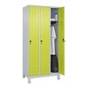 C+P Spind Classic PLUS, Füße, 3 Abteile, 1950x900x500mm, 7035/0024 Verschluss Sicherheits-Drehriegel 3 Garderobenhaken