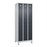 C+P Spind Classic PLUS, Füße, 3 Abteile, 1950x750x500mm, 7035/7016 Verschluss Sicherheits-Drehriegel 3 Garderobenhaken