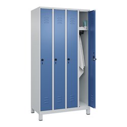 C+P Spind Classic PLUS, Füße, 4 Abteile, 1950x1000x500mm, 7035/5023 Verschluss Sicherheits-Drehriegel 3 Garderobenhaken