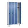 C+P Spind Classic PLUS, Füße, 4 Abteile, 1950x1000x500mm, 7035/5023 Verschluss Sicherheits-Drehriegel 3 Garderobenhaken