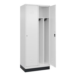 C+P Spind Classic PLUS, Sockel, 2 Abteile, 1950x800x500mm, 9016/9016 Verschluss Zylinderschloss 4 Garderobenhaken Trennwand mitt