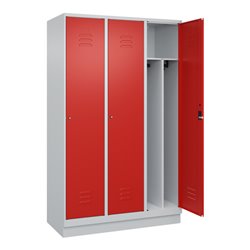 C+P Spind Classic PLUS, Sockel, 3 Abteile, 1950x1200x500mm, 7035/3020 Verschluss Zylinderschloss 4 Garderobenhaken Trennwand mit