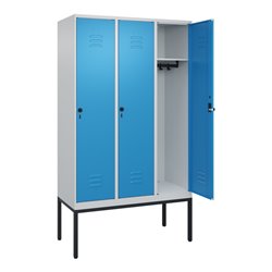 C+P Spind Classic PLUS, Gestell, 3 Abteile, 2120x1200x500mm, 7035/5012 Verschluss Sicherheits-Drehriegel 4 Garderobenhaken