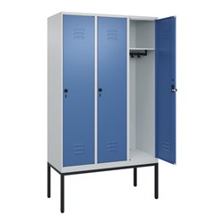 C+P Spind Classic PLUS, Gestell, 3 Abteile, 2120x1200x500mm, 7035/5023 Verschluss Sicherheits-Drehriegel 4 Garderobenhaken