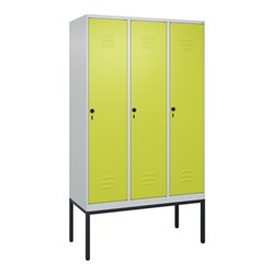 C+P Spind Classic PLUS, Gestell, 3 Abteile, 2120x1200x500mm, 7035/0024 Verschluss Sicherheits-Drehriegel 4 Garderobenhaken