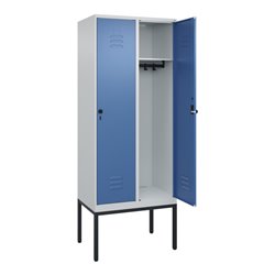 C+P Spind Classic PLUS, Gestell, 2 Abteile, 2120x800x500mm, 7035/5023 Verschluss Sicherheits-Drehriegel 4 Garderobenhaken