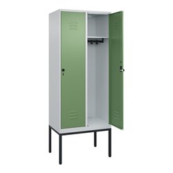 C+P Spind Classic PLUS, Gestell, 2 Abteile, 2120x800x500mm, 7035/6011 Verschluss Sicherheits-Drehriegel 4 Garderobenhaken