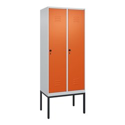 C+P Spind Classic PLUS, Gestell, 2 Abteile, 2120x800x500mm, 7035/2004 Verschluss Sicherheits-Drehriegel 4 Garderobenhaken