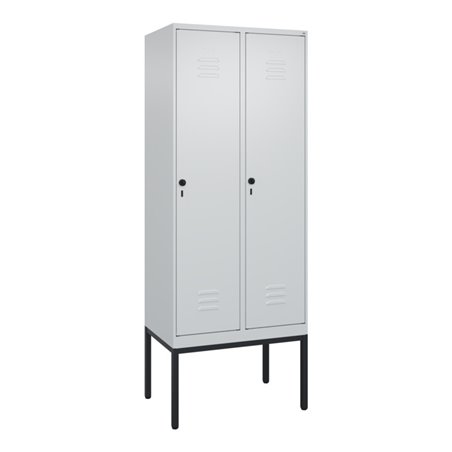 C+P Spind Classic PLUS, Gestell, 2 Abteile, 2120x800x500mm, 7035/7035 Verschluss Sicherheits-Drehriegel 4 Garderobenhaken
