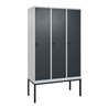 C+P Spind Classic PLUS, Gestell, 3 Abteile, 2120x1200x500mm, 7035/7016 Verschluss Sicherheits-Drehriegel 4 Garderobenhaken