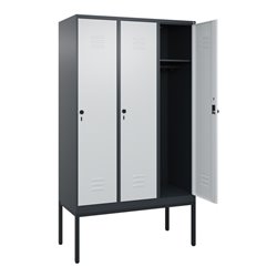 C+P Spind Classic PLUS, Gestell, 3 Abteile, 2120x1200x500mm, 7016/7035 Verschluss Sicherheits-Drehriegel 4 Garderobenhaken