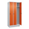 C+P Spind Classic PLUS, Sockel, 3 Abteile, 1950x900x500mm, 7035/2004 Verschluss Sicherheits-Drehriegel 4 Garderobenhaken Trennwa