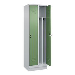 C+P Spind Classic PLUS, Sockel, 2 Abteile, 1950x600x500mm, 7035/6011 Verschluss Sicherheits-Drehriegel 4 Garderobenhaken Trennwa