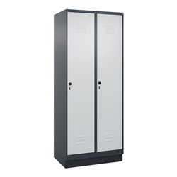 C+P Spind Classic PLUS, Sockel, 2 Abteile, 1950x800x500mm, 7016/7035 Verschluss Sicherheits-Drehriegel 4 Garderobenhaken Trennwa