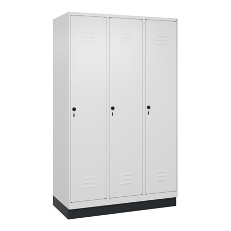 C+P Spind Classic PLUS, Sockel, 3 Abteile, 1950x1200x500mm, 9016/9016 Verschluss Sicherheits-Drehriegel 4 Garderobenhaken Trennw