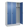 C+P Spind Classic PLUS, Sockel, 3 Abteile, 1950x1200x500mm, 7035/5023 Verschluss Sicherheits-Drehriegel 4 Garderobenhaken Trennw
