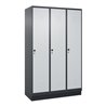 C+P Spind Classic PLUS, Sockel, 3 Abteile, 1950x1200x500mm, 7016/7035 Verschluss Sicherheits-Drehriegel 4 Garderobenhaken Trennw