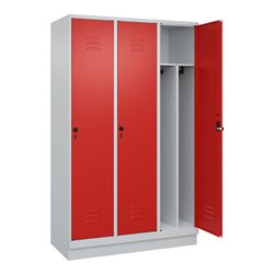 C+P Spind Classic PLUS, Sockel, 3 Abteile, 1950x1200x500mm, 7035/3020 Verschluss Sicherheits-Drehriegel 4 Garderobenhaken Trennw