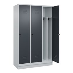 C+P Spind Classic PLUS, Sockel, 3 Abteile, 1950x1200x500mm, 7035/7016 Verschluss Sicherheits-Drehriegel 4 Garderobenhaken Trennw