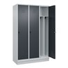 C+P Spind Classic PLUS, Sockel, 3 Abteile, 1950x1200x500mm, 7035/7016 Verschluss Sicherheits-Drehriegel 4 Garderobenhaken Trennw