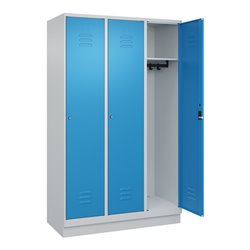 C+P Spind Classic PLUS, Sockel, 3 Abteile, 1950x1200x500mm, 7035/5012 Verschluss Zylinderschloss 4 Garderobenhaken