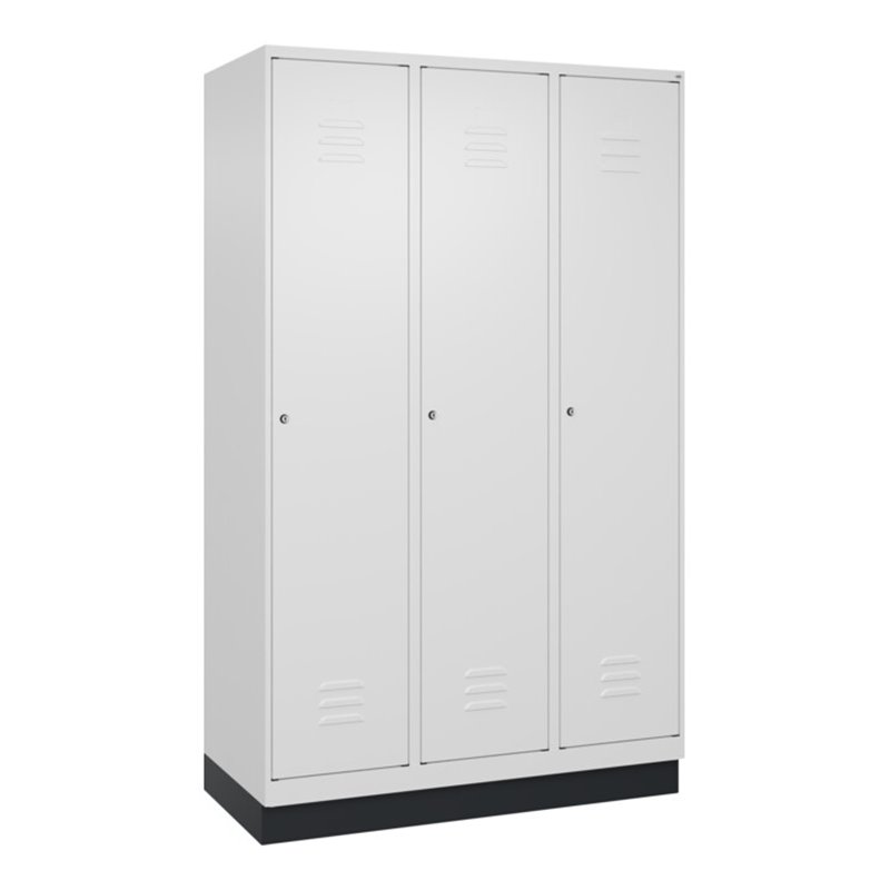 C+P Spind Classic PLUS, Sockel, 3 Abteile, 1950x1200x500mm, 9016/9016 Verschluss Zylinderschloss 4 Garderobenhaken