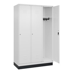 C+P Spind Classic PLUS, Sockel, 3 Abteile, 1950x1200x500mm, 9016/9016 Verschluss Zylinderschloss 4 Garderobenhaken